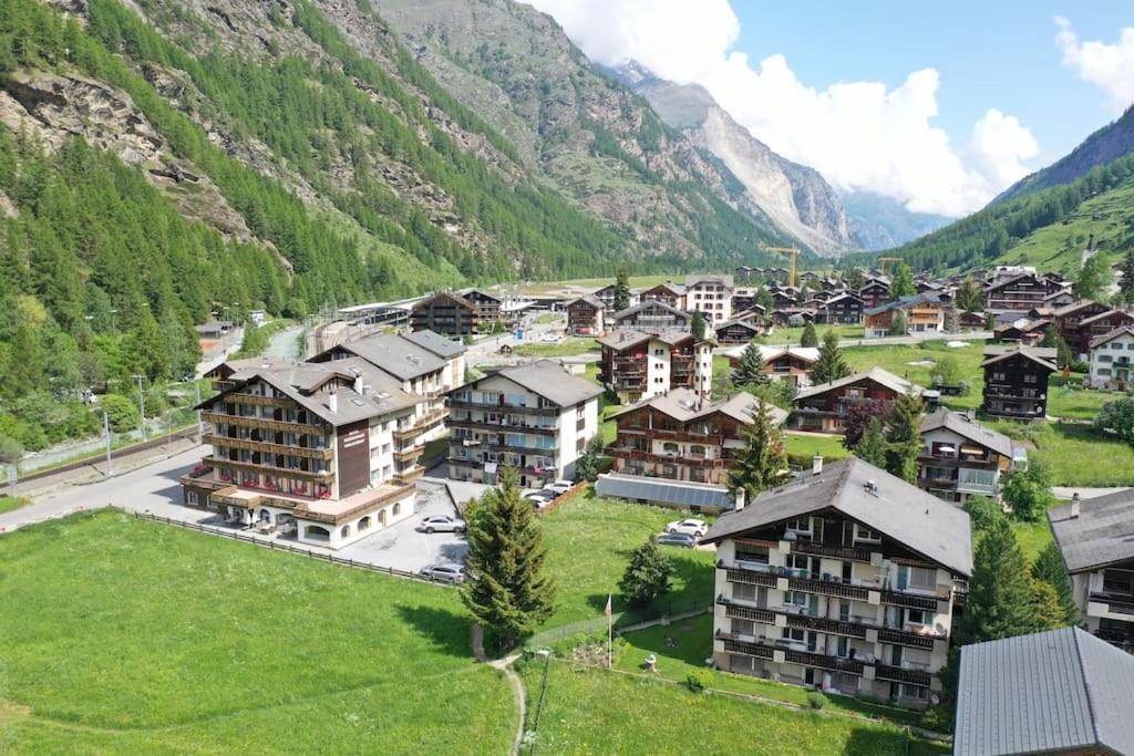Pure Comfort! Entire Apartment With Abundant Space Near Zermatt With Parking! Täsch Exteriér fotografie
